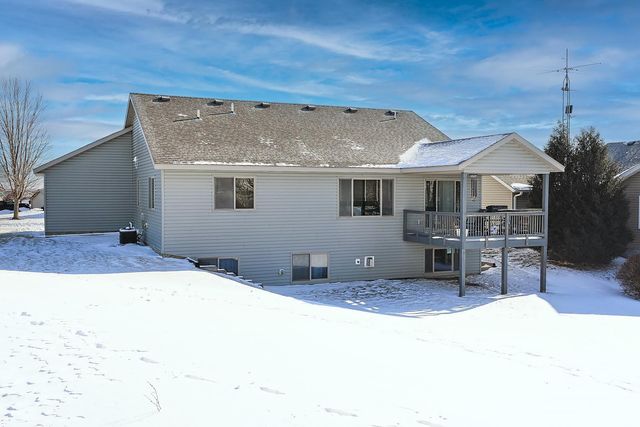 481 Manor Garden Lane NW, Rochester, MN 55901