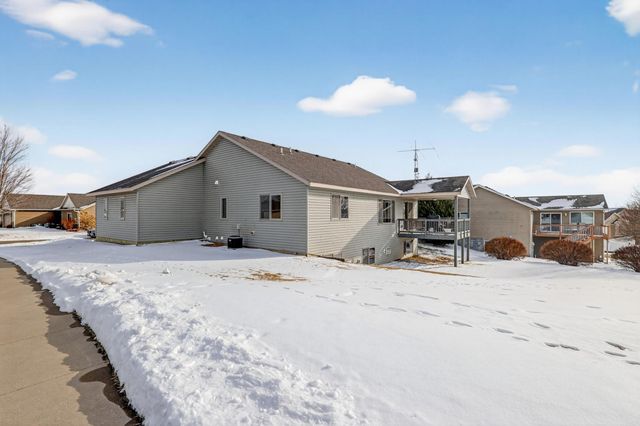 481 Manor Garden Lane NW, Rochester, MN 55901