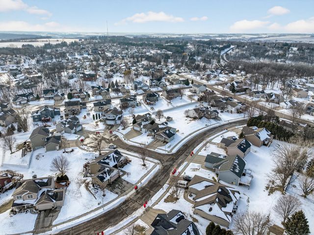 481 Manor Garden Lane NW, Rochester, MN 55901