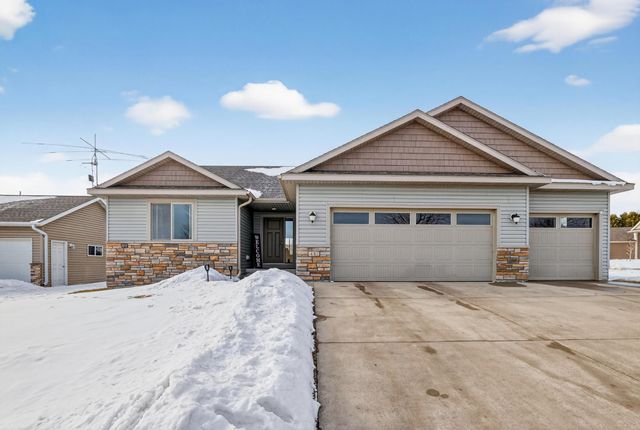 481 Manor Garden Lane NW, Rochester, MN 55901