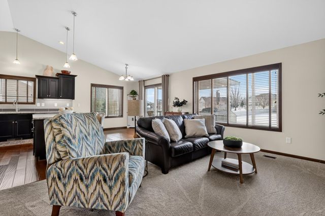 481 Manor Garden Lane NW, Rochester, MN 55901