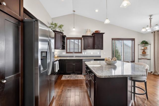 481 Manor Garden Lane NW, Rochester, MN 55901