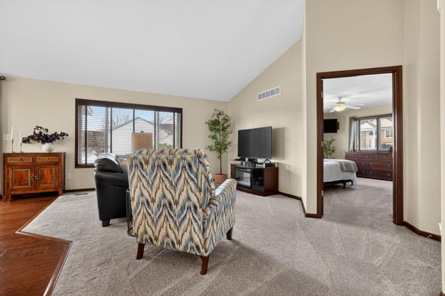 481 Manor Garden Lane NW, Rochester, MN 55901