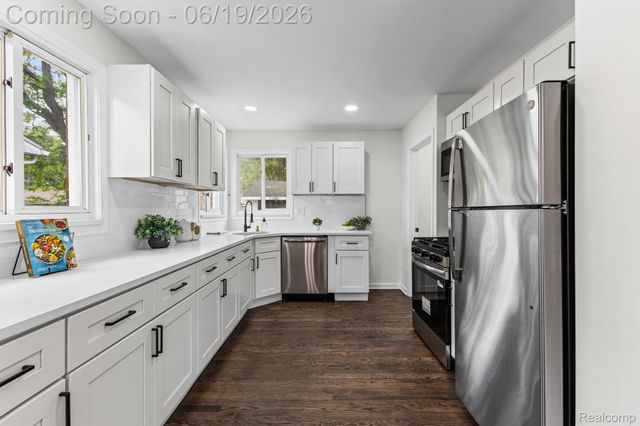 22121 Whitmore Street, Oak Park, MI 48237