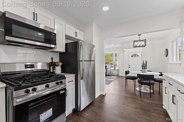 22121 Whitmore Street, Oak Park, MI 48237