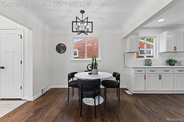 22121 Whitmore Street, Oak Park, MI 48237