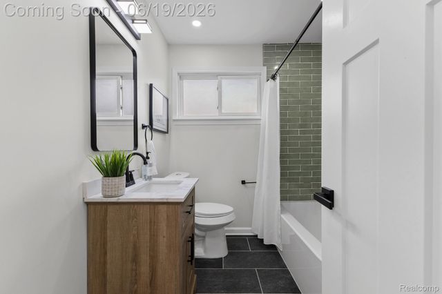 22121 Whitmore Street, Oak Park, MI 48237