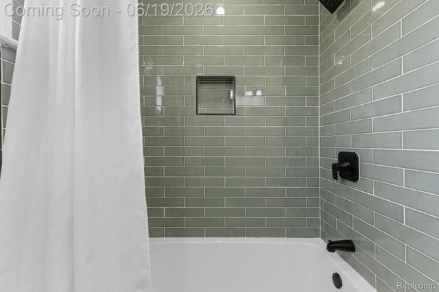 22121 Whitmore Street, Oak Park, MI 48237