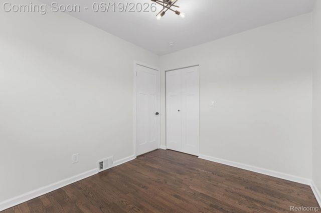 22121 Whitmore Street, Oak Park, MI 48237