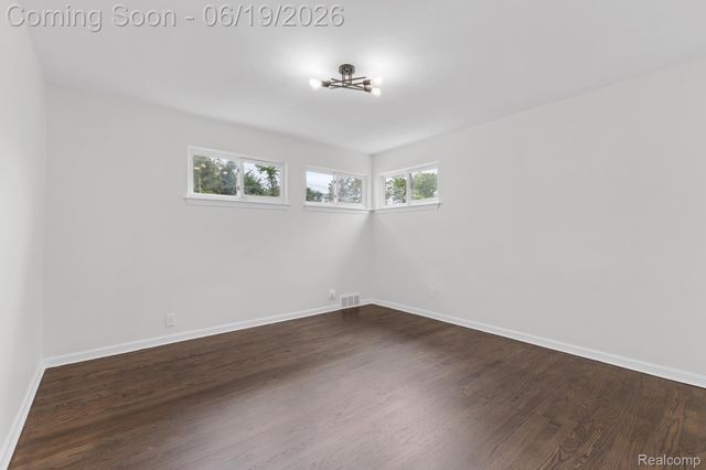 22121 Whitmore Street, Oak Park, MI 48237