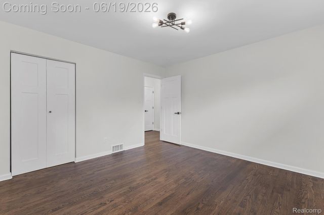 22121 Whitmore Street, Oak Park, MI 48237