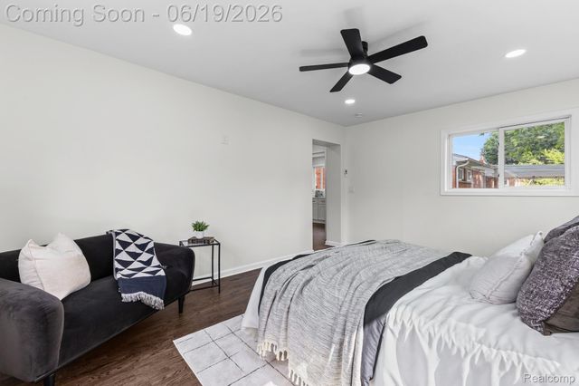 22121 Whitmore Street, Oak Park, MI 48237