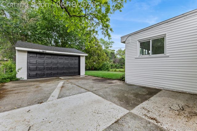 22121 Whitmore Street, Oak Park, MI 48237