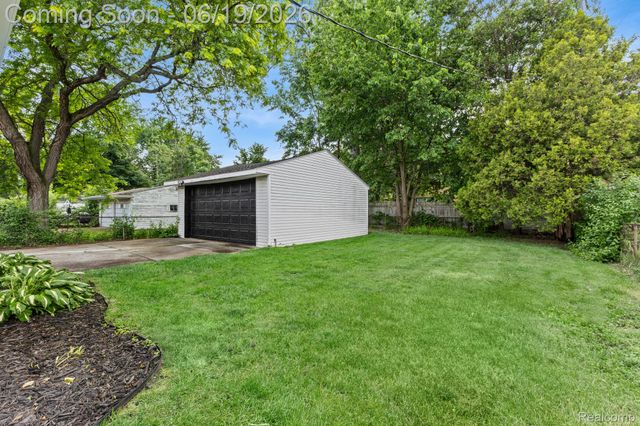 22121 Whitmore Street, Oak Park, MI 48237