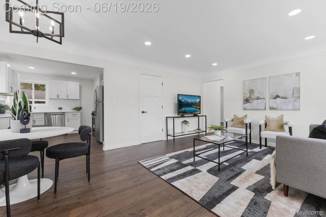 22121 Whitmore Street, Oak Park, MI 48237