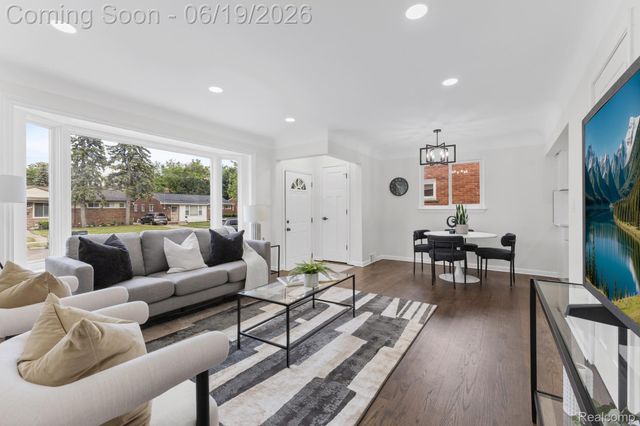 22121 Whitmore Street, Oak Park, MI 48237