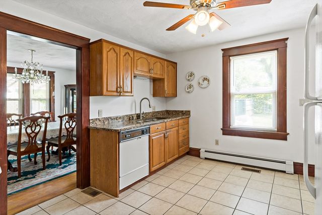 28 Central Ave, Seekonk, MA 02771