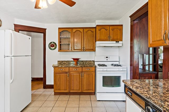 28 Central Ave, Seekonk, MA 02771