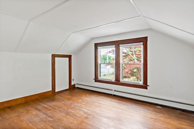 28 Central Ave, Seekonk, MA 02771
