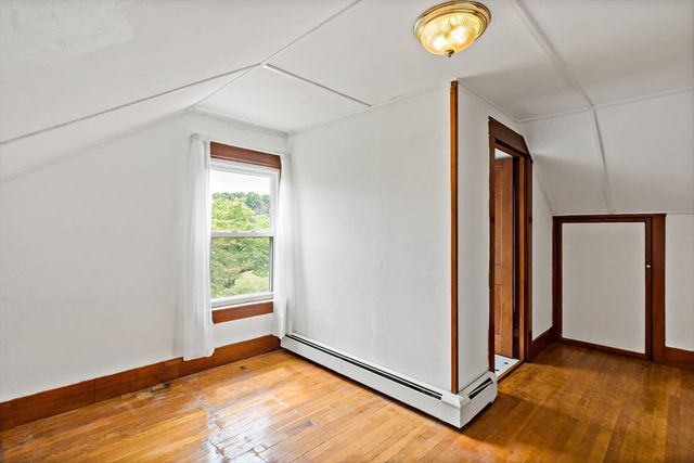 28 Central Ave, Seekonk, MA 02771