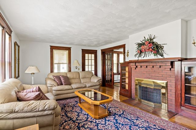 28 Central Ave, Seekonk, MA 02771