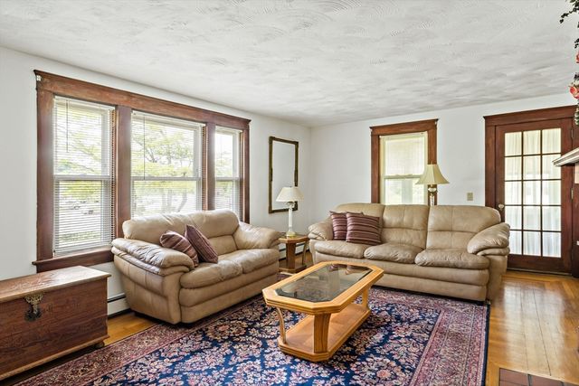 28 Central Ave, Seekonk, MA 02771