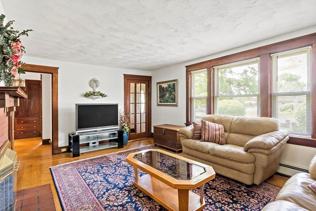 28 Central Ave, Seekonk, MA 02771
