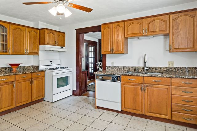 28 Central Ave, Seekonk, MA 02771