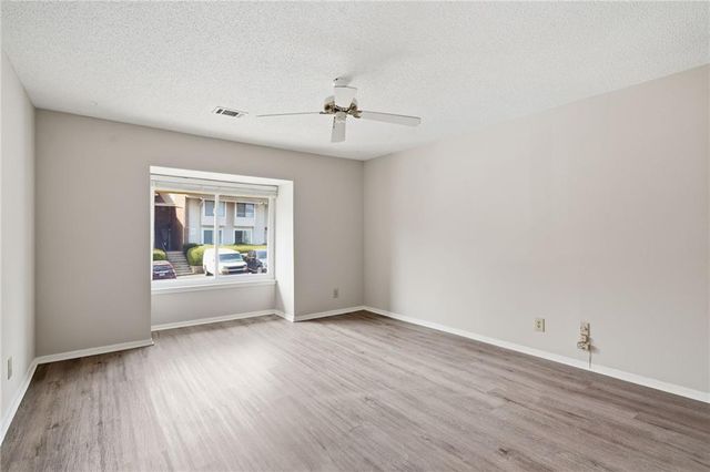 2092 Powers Ferry Trace SE, Marietta, GA 30067