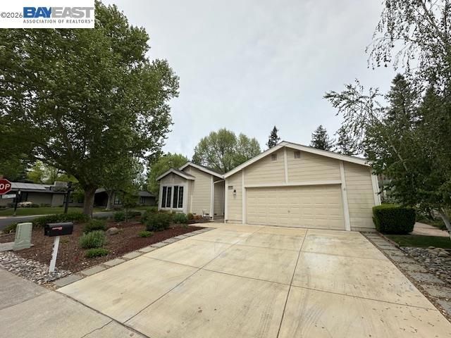 498 Freitas Rd, Danville, CA 94526