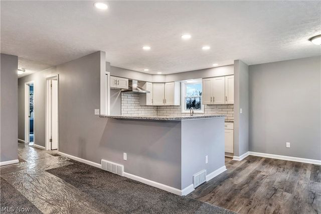 6518 Lorraine Avenue NW, Massillon, OH 44646