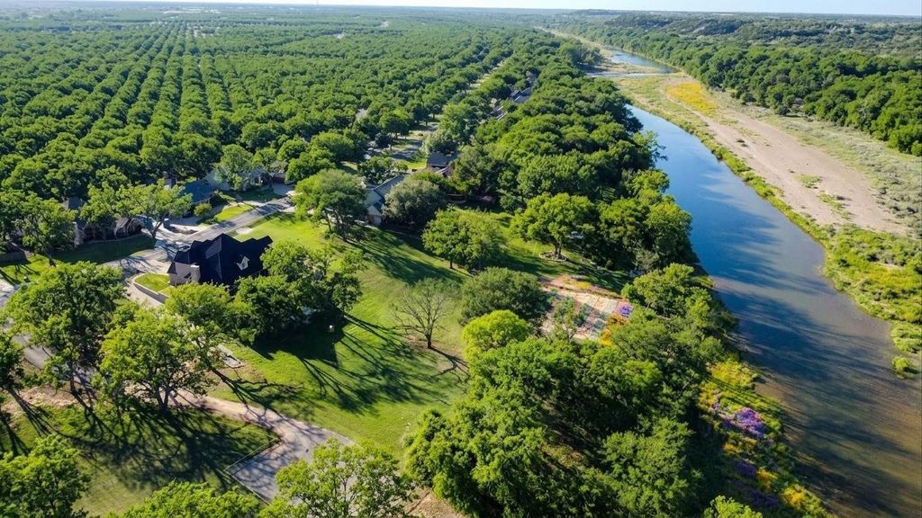 8820 Ravenswood Road, Granbury, TX 76049 — photo 2