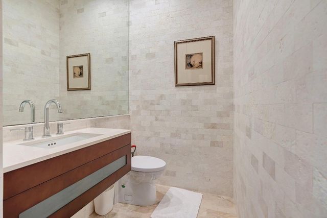 150 Lost Bridge Drive, Palm Beach Gardens, FL 33410