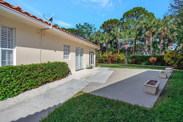 150 Lost Bridge Drive, Palm Beach Gardens, FL 33410
