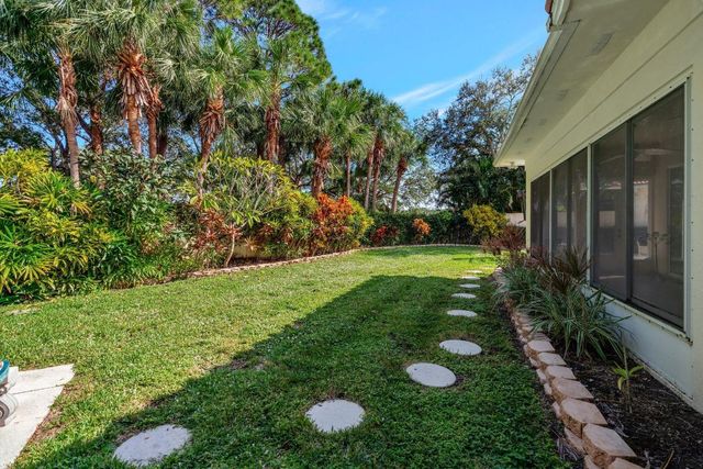 150 Lost Bridge Drive, Palm Beach Gardens, FL 33410