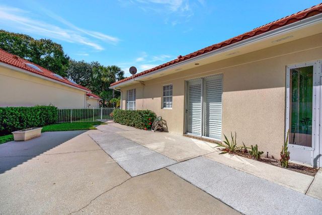 150 Lost Bridge Drive, Palm Beach Gardens, FL 33410