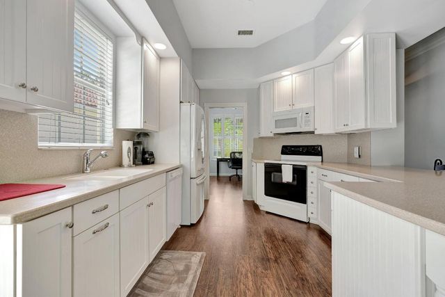 150 Lost Bridge Drive, Palm Beach Gardens, FL 33410