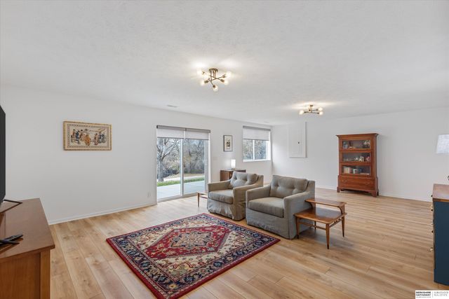 7534 S 101st Street, La Vista, NE 68128