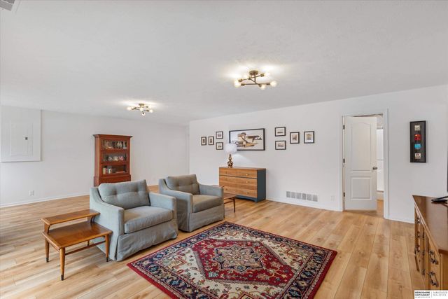 7534 S 101st Street, La Vista, NE 68128