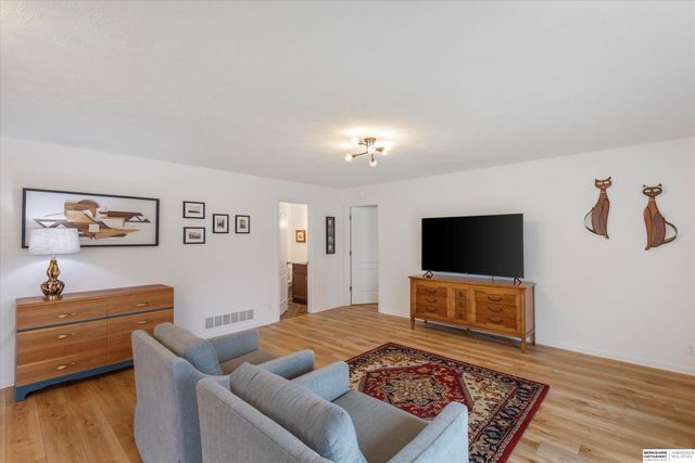 7534 S 101st Street, La Vista, NE 68128