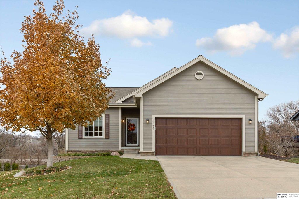 7534 S 101st Street, La Vista, NE 68128