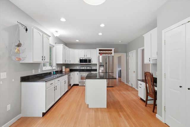 206 Washington St, Northbridge, MA 01534