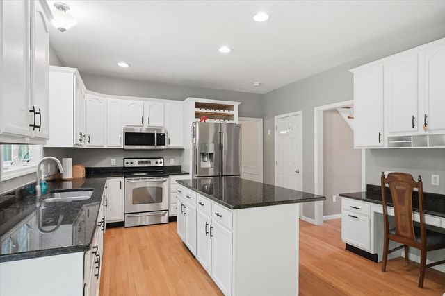 206 Washington St, Northbridge, MA 01534