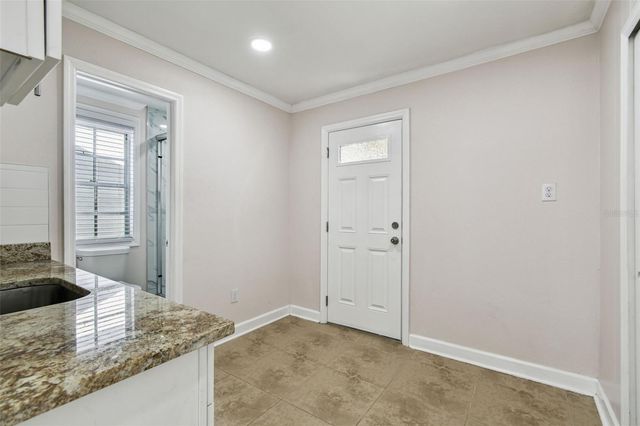 6817 N STERLING AVENUE, Tampa, FL 33614