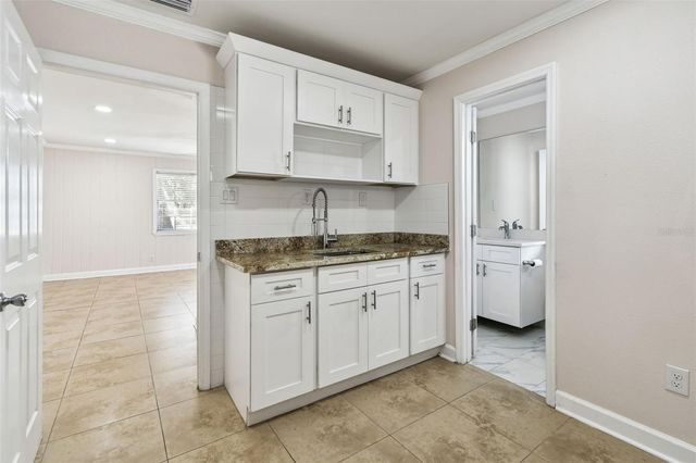 6817 N STERLING AVENUE, Tampa, FL 33614