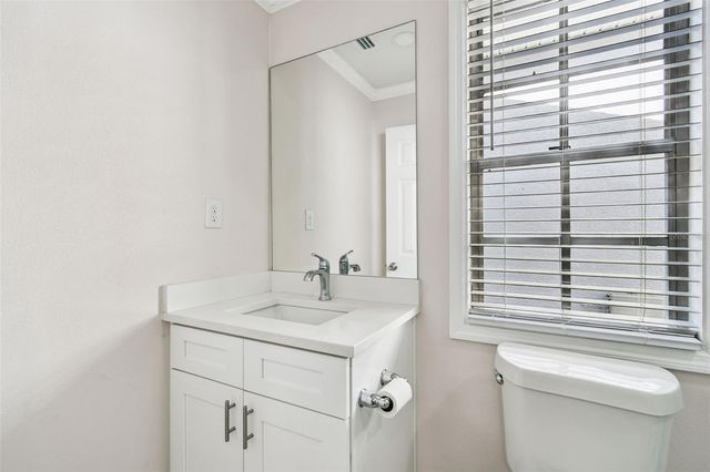 6817 N STERLING AVENUE, Tampa, FL 33614