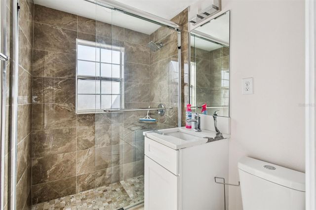 6817 N STERLING AVENUE, Tampa, FL 33614