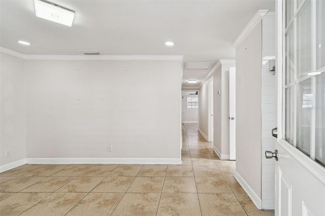 6817 N STERLING AVENUE, Tampa, FL 33614