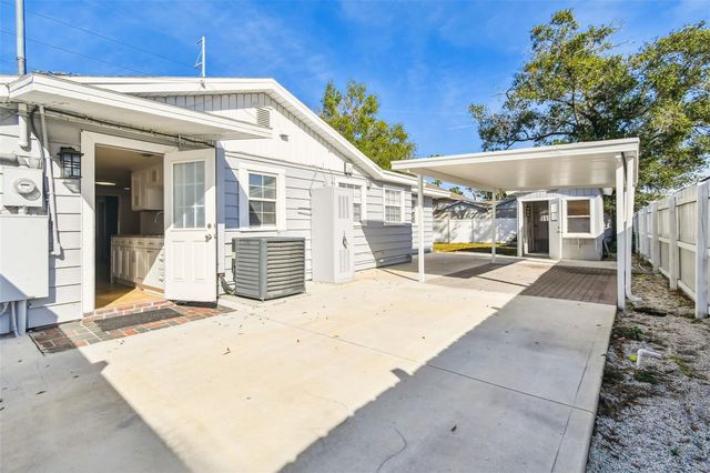 6817 N STERLING AVENUE, Tampa, FL 33614