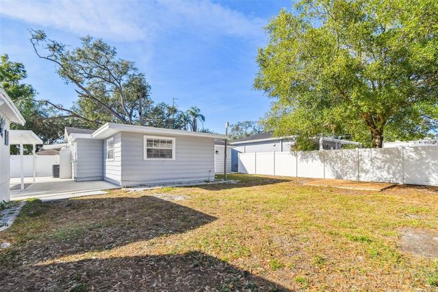 6817 N STERLING AVENUE, Tampa, FL 33614